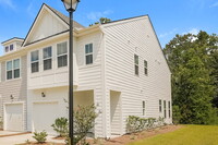 703 Trotters Ln in Moncks Corner, SC - Foto de edificio - Building Photo