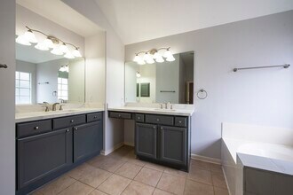 3238 Enclave Ln in Houston, TX - Building Photo - Building Photo