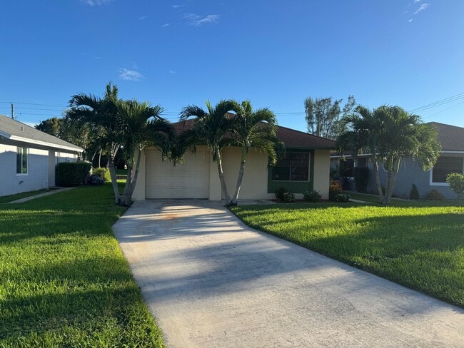 property at 1427 Summit Run Cir