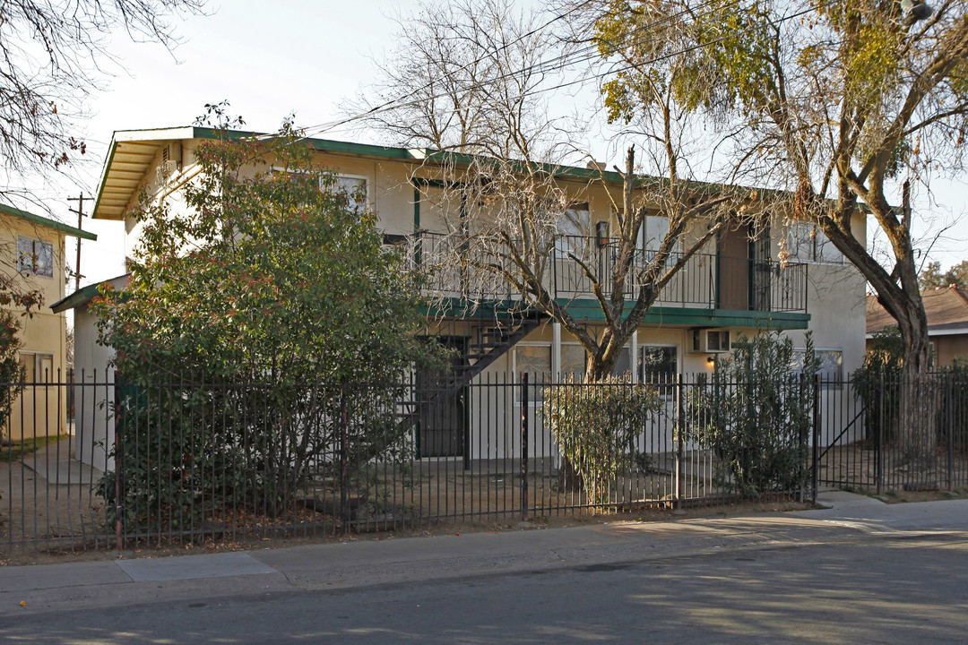 2687 Altos Ave in Sacramento, CA - Foto de edificio