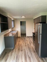 1748 Barton Dr in Eugene, OR - Building Photo - Building Photo