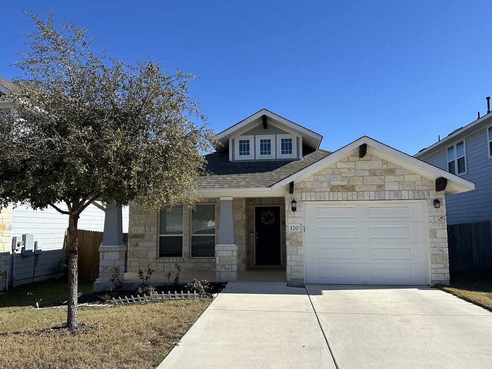 120 Oakstone Dr in Andice, TX - Foto de edificio