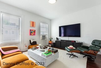 187 Greenpoint Ave in Brooklyn, NY - Building Photo - Interior Photo