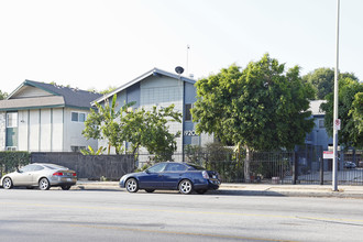 19206 Parthenia St in Northridge, CA - Building Photo - Building Photo