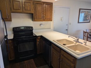 5529 E Lake Dr in Lisle, IL - Building Photo - Building Photo