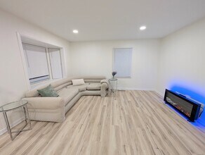 809 Dorman Dr in Streamwood, IL - Building Photo - Building Photo