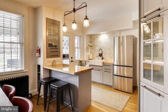 1766 E Street NE Unit in Washington, DC - Foto de edificio - Building Photo