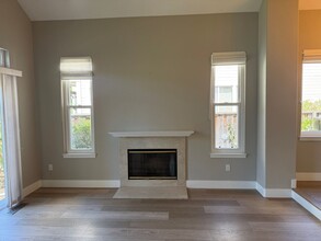 413 Redrock Way in Petaluma, CA - Building Photo - Building Photo