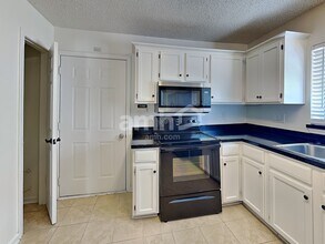 3275 Guernsey Ct in Jacksonville, FL - Foto de edificio - Building Photo