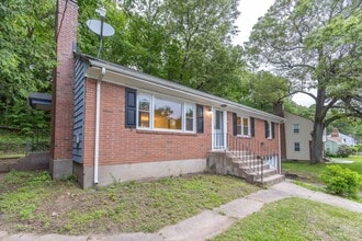 61 Teresa Rd in Manchester, CT - Building Photo - Building Photo