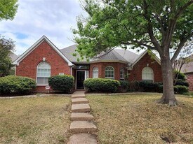 9720 Windy Hollow Dr in Irving, TX - Building Photo