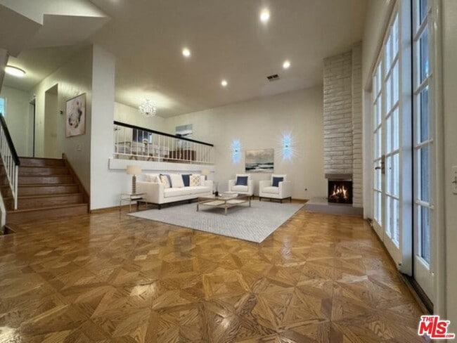 5279 Newcastle Ave in Los Angeles, CA - Building Photo - Building Photo