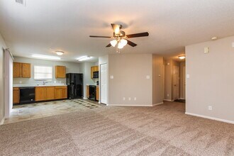 691 Wheat Field Ln in New Whiteland, IN - Foto de edificio - Building Photo