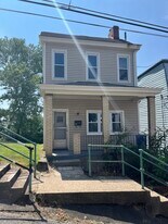 30 Yoder St in Pittsburgh, PA - Building Photo
