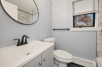 157 School St, Unit C in East Hartford, CT - Building Photo - Building Photo