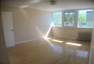 222 Summit St in Burlington, VT - Building Photo - Building Photo