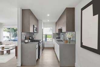 921 N Gardner St in West Hollywood, CA - Foto de edificio - Building Photo