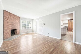 2073 E Roxboro Rd NE in Atlanta, GA - Building Photo - Building Photo