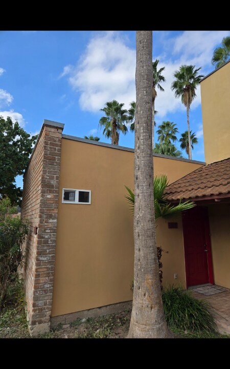 301 Bolivar Ave in Rancho Viejo, TX - Building Photo