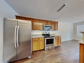 15518 Farmland Ct in Noblesville, IN - Foto de edificio - Building Photo