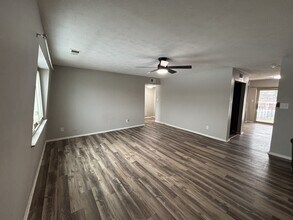 307 Elmead Ct in Greenwood, IN - Building Photo - Building Photo