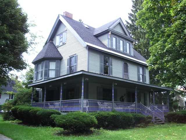 25 Jefferson St in Ellicottville, NY - Building Photo