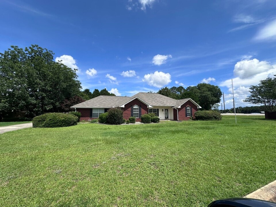 100 Britt Dr in Enterprise, AL - Building Photo
