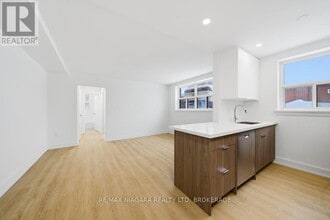 993 O'Connor Dr in Toronto, ON - Building Photo - Building Photo