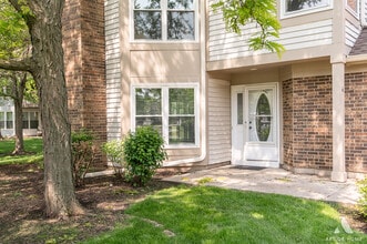 61 Willow Pkwy in Buffalo Grove, IL - Building Photo - Building Photo