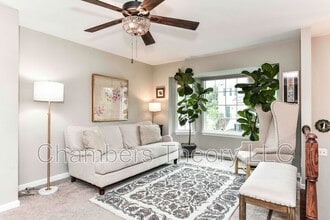 151 Hampshire Square SW in Leesburg, VA - Building Photo - Building Photo