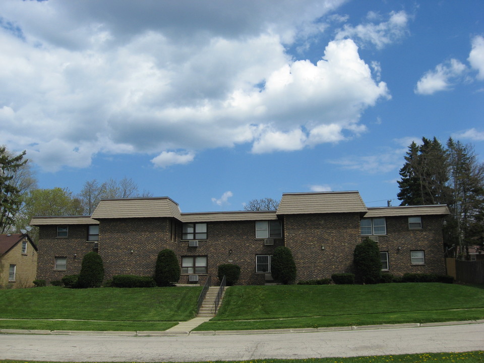 1709 Joppa in Zion, IL - Foto de edificio