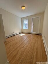 1531 Beacon St, Unit 16 in Brookline, MA - Foto de edificio - Building Photo
