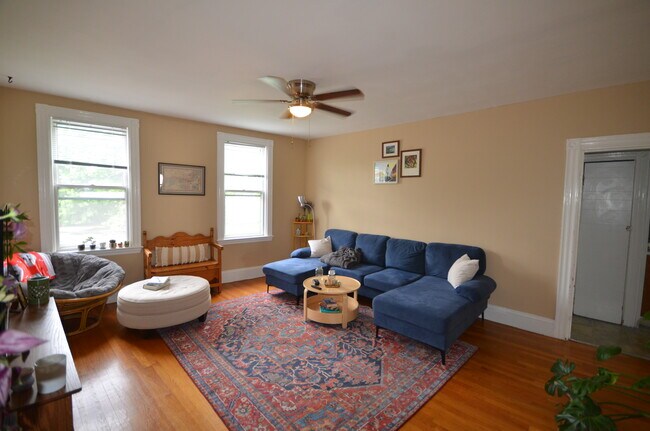 234 Cypress St, Unit 1 in Brookline, MA - Foto de edificio - Building Photo