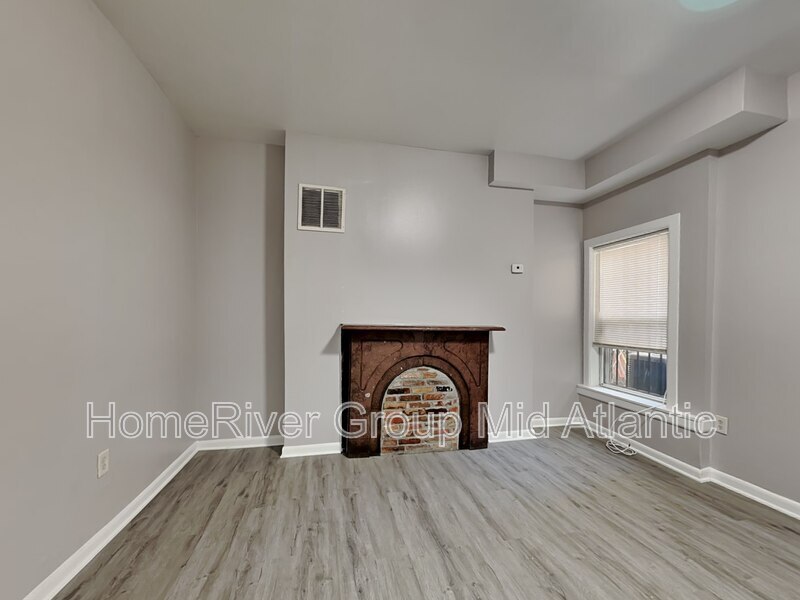 702 Dolphin St in Baltimore, MD - Building Photo