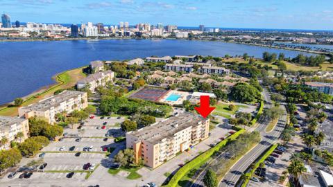 500 Executive Center Dr, Unit 5A in West Palm Beach, FL - Building Photo