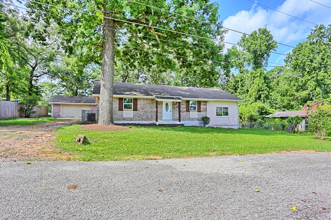 704 Natchez River Cir in Montgomery, TX - Building Photo - Building Photo