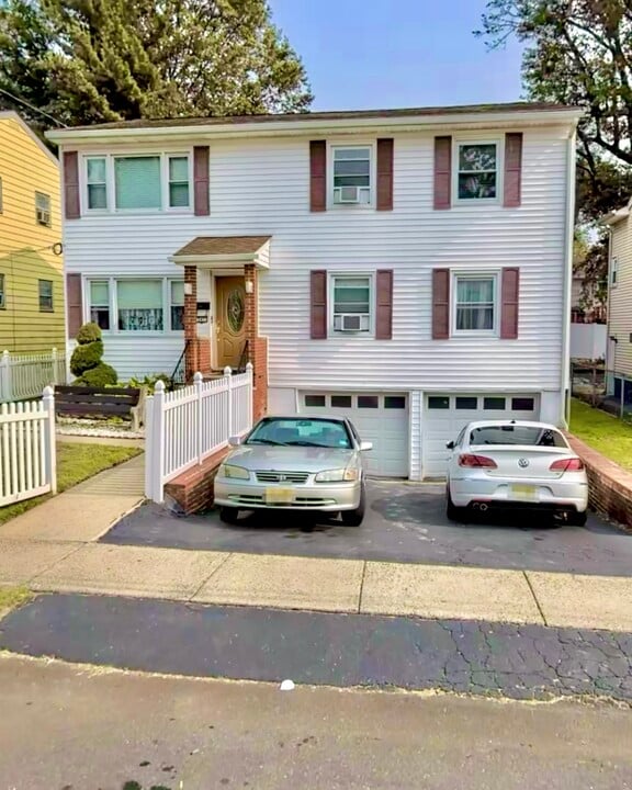287 Perry Ave in Union, NJ - Building Photo