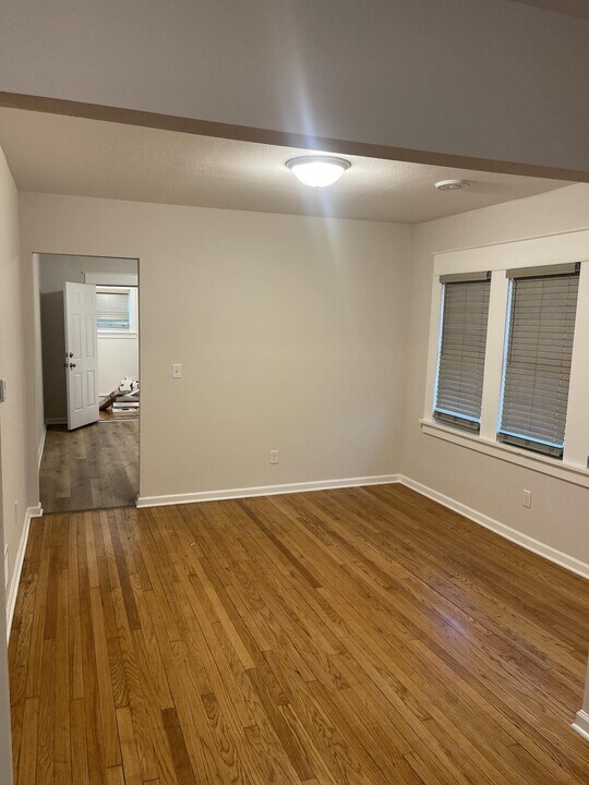 1104 W Chambers St in Milwaukee, WI - Building Photo