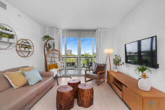 2602 E Hallandale Beach Blvd in Hallandale Beach, FL - Building Photo - Building Photo
