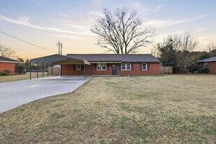 2610 Hill Dr Cir in Goldsboro, NC - Building Photo