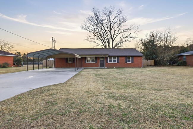 property at 2610 Hill Dr Cir