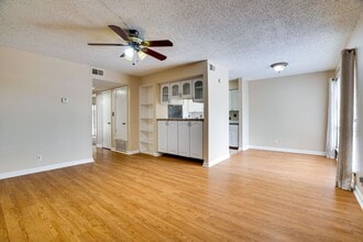 500 E Riverside Dr in Austin, TX - Foto de edificio - Building Photo