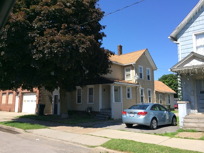 347 Oliver St in North Tonawanda, NY - Building Photo