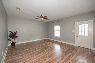 1612 W Willis St in Alvin, TX - Building Photo - Building Photo