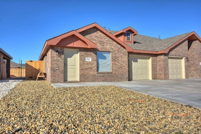 property at 1207 N Essex Ave