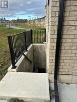 207 Otterbein Rd in Kitchener, ON - Building Photo