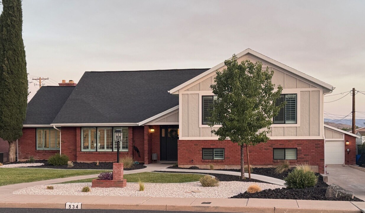 534 E 400 S in Saint George, UT - Building Photo