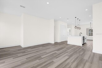 411 Mike Roberto Way in Oviedo, FL - Building Photo - Building Photo