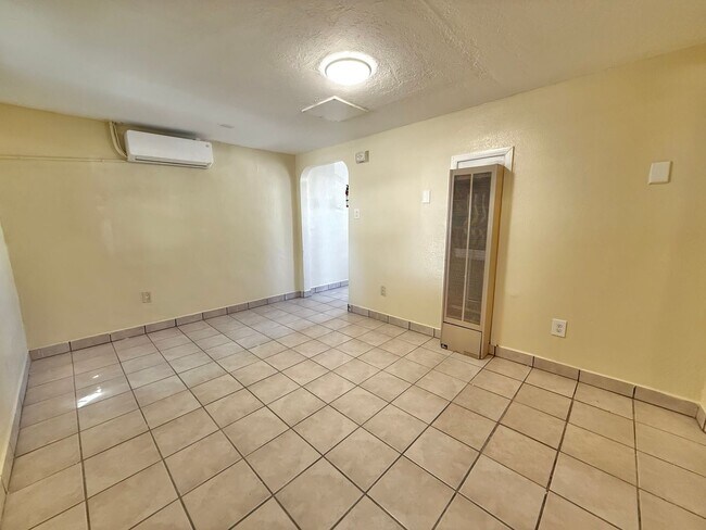 350 Estancia Dr NW in Albuquerque, NM - Building Photo - Building Photo