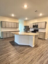 1805 E Lakeshore Lndg Dr in Slidell, LA - Foto de edificio - Building Photo